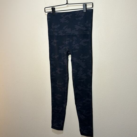 SPANX Look at Me Now High-Waisted Seamless Leggings - Black Camo - Picture 5 of 6